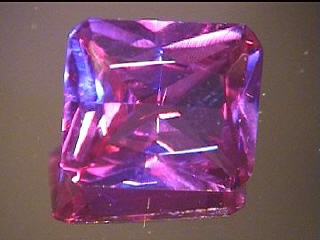 Alexandrite synthétique – Violet/Vert bleuté, forme octogonale