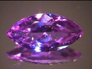 Alexandrite de laboratoire Navette violet/bleu-vert