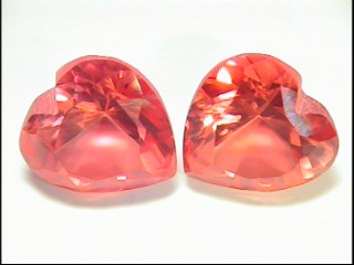 Saphir synthétique Padparadscha en forme de cœur