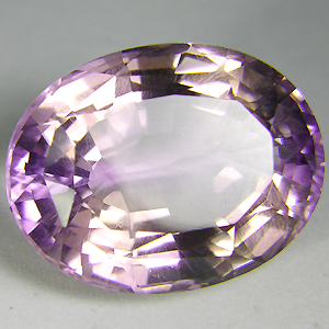 Ametrino ovalado de Bolivia en violeta claro y naranja