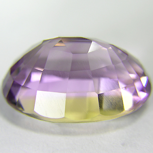 Ametrino ovalado de Bolivia en violeta claro y naranja