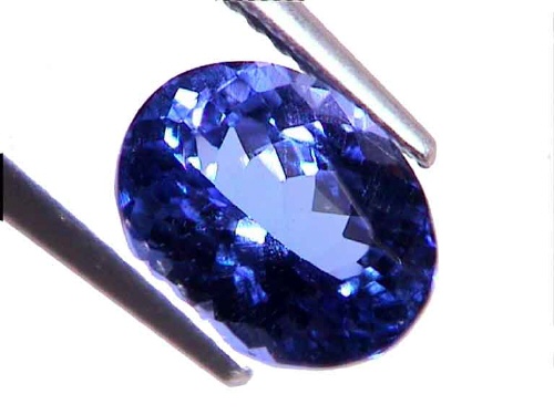 Tanzanite ovale blu-viola dalla Tanzania