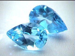 Topacio azul Swiss Blue en forma de pera de Brasil