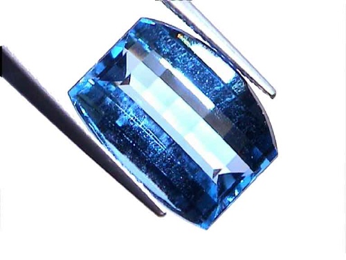 Topacio azul Swiss Blue con talla Fancy de Brasil