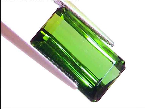 Grüner Chrom-Turmalin in achteckiger Form aus Brasilien