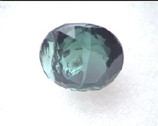 Tourmaline verte ovale du Brésil, vert mer vif